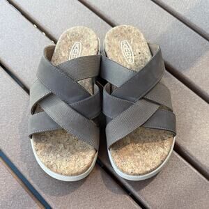 KEEN Women's Elle Taupe Crisscross Sandals Slides Size 7
